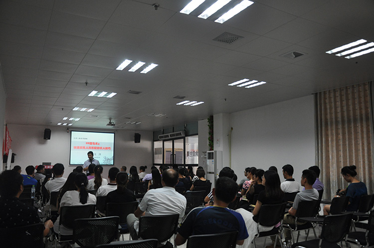 學員們全程專心致志在聽汪洋老師講課